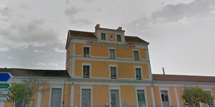 Façade (côté parvis)