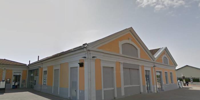 Façade (côté parvis)